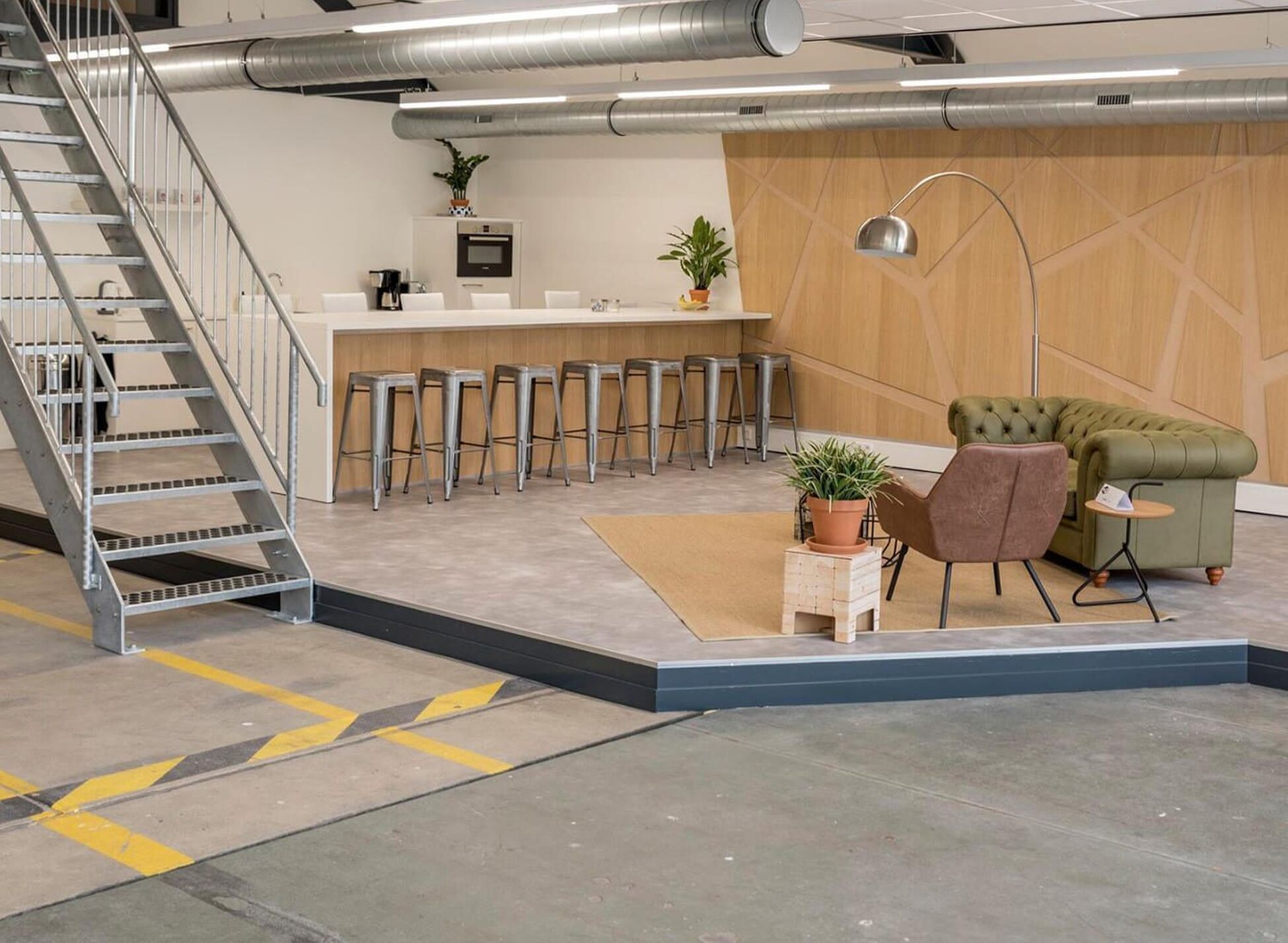 Zakelijk interieurontwerp f-16 shelter dynteq in Enschede - Foto 2