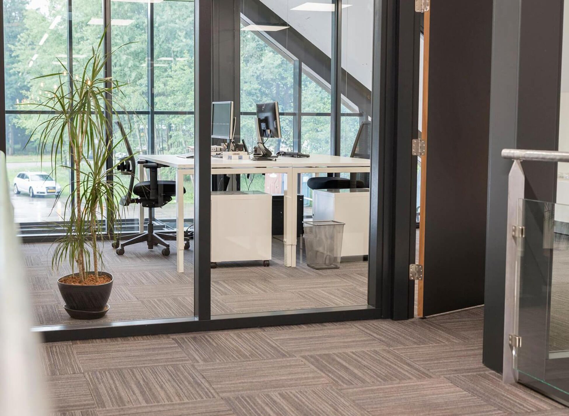 Zakelijk interieurontwerp f-16 shelter dynteq in Enschede - Foto 13