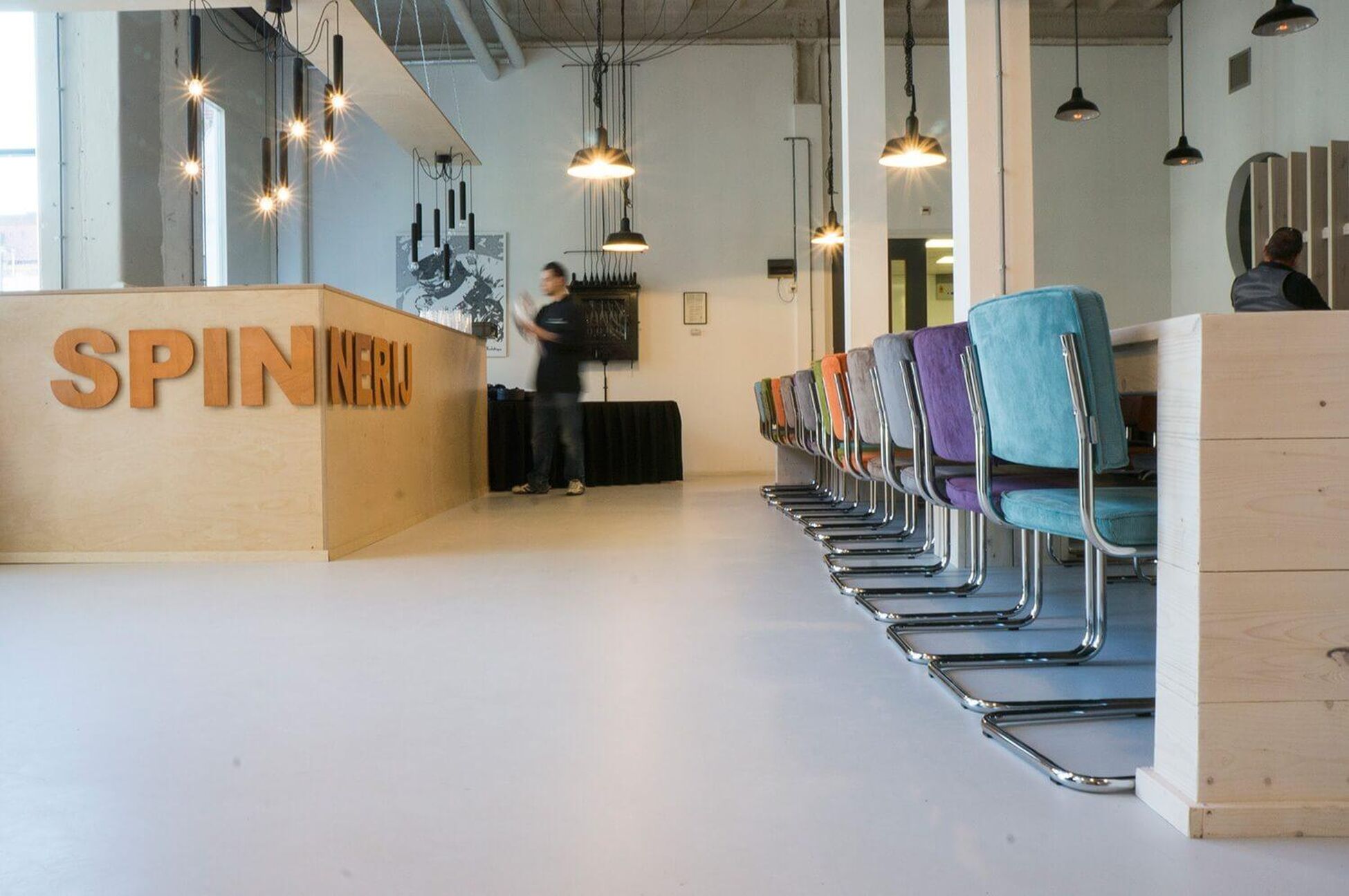 Zakelijk interieurontwerp ontmoetings­ruimte spinnerij in Enschede - Foto 1