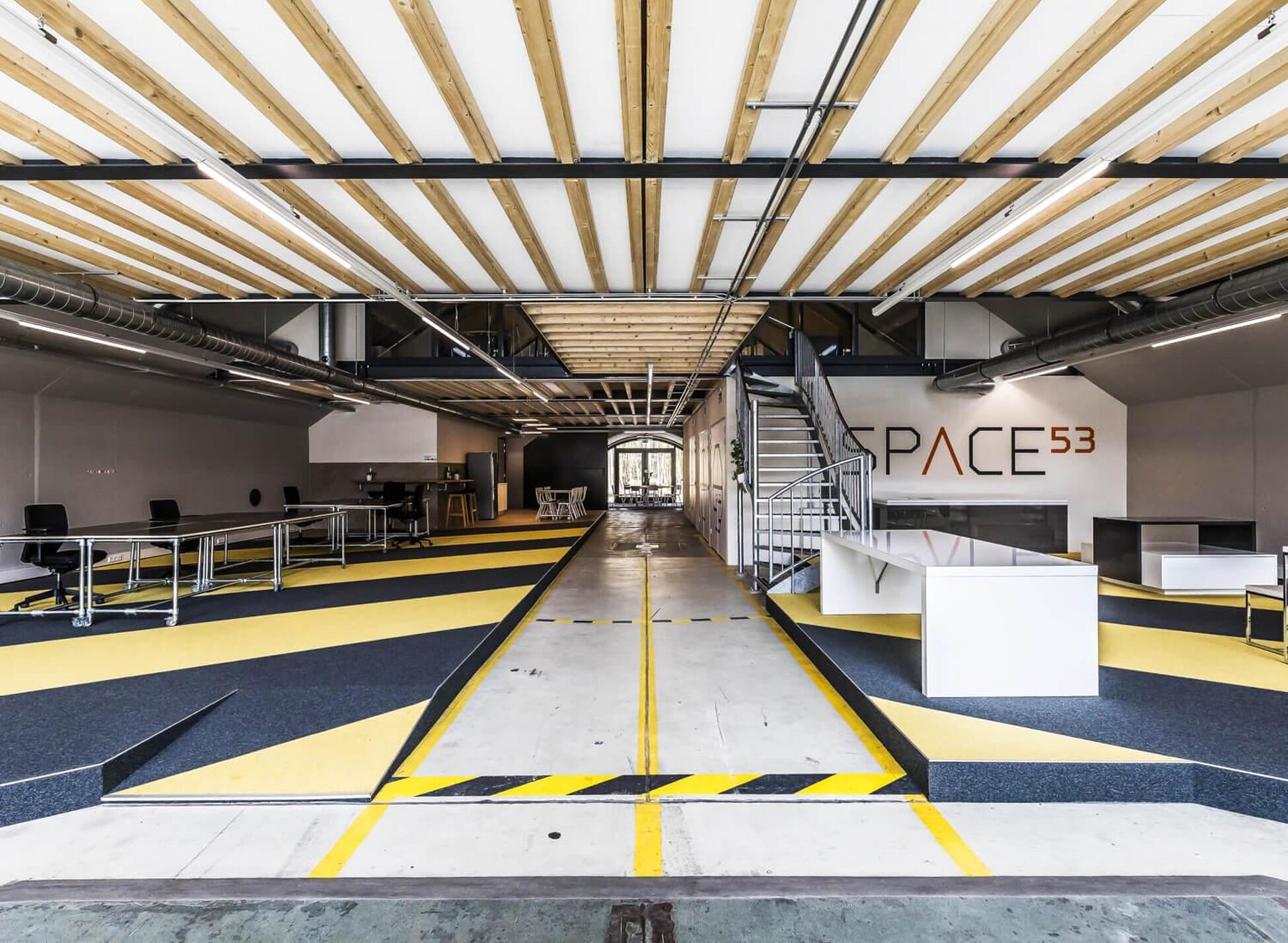 Zakelijk interieurontwerp f-16 shelter space 53 in Enschede - Foto 1