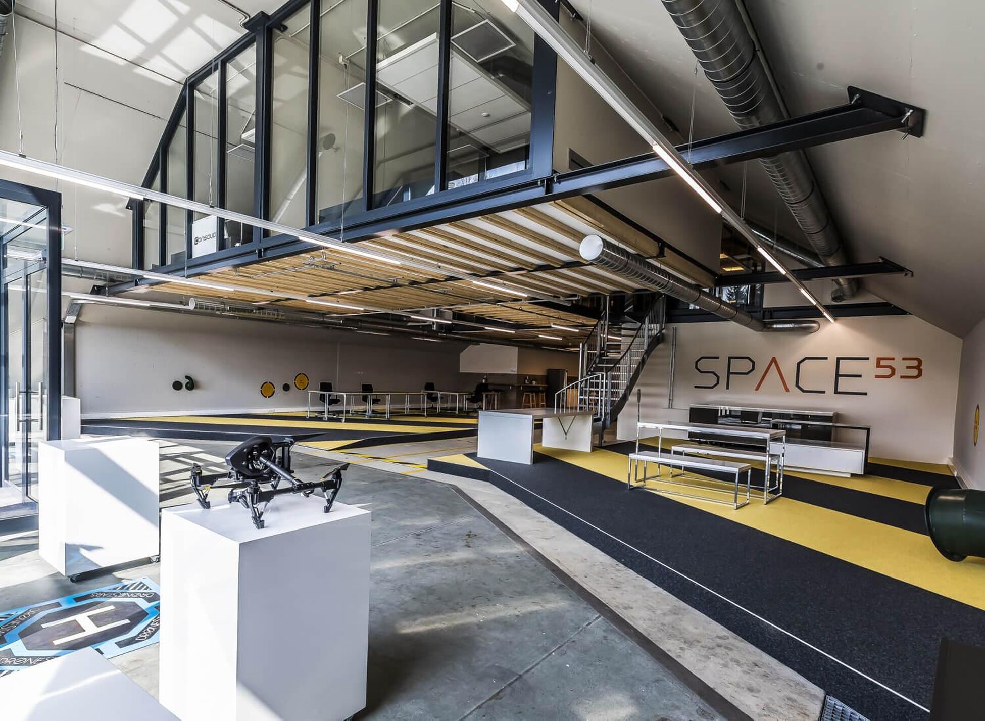 Zakelijk interieurontwerp f-16 shelter space 53 in Enschede - Foto 2