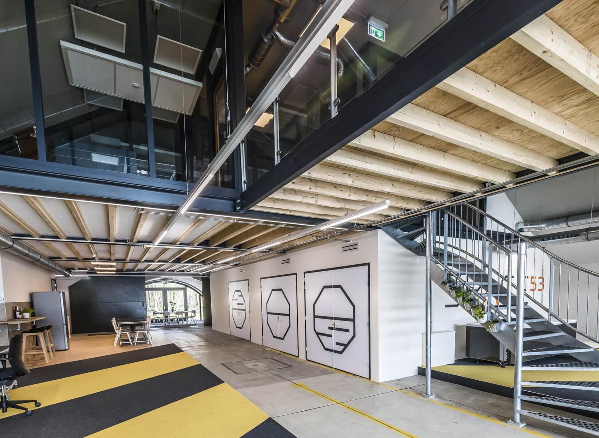 Zakelijk interieurontwerp f-16 shelter space 53 in Enschede - Foto 3