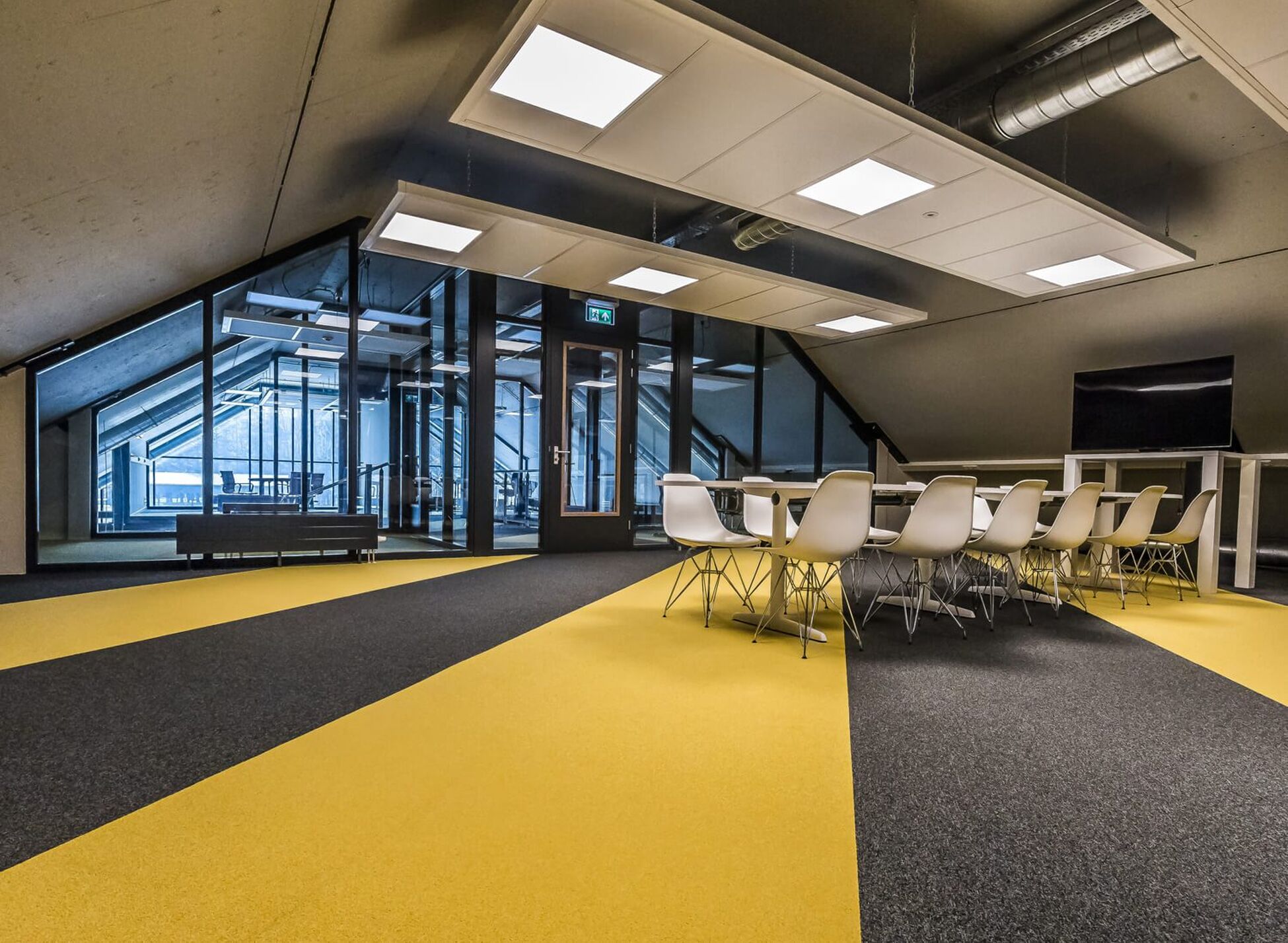 Zakelijk interieurontwerp f-16 shelter space 53 in Enschede - Foto 10