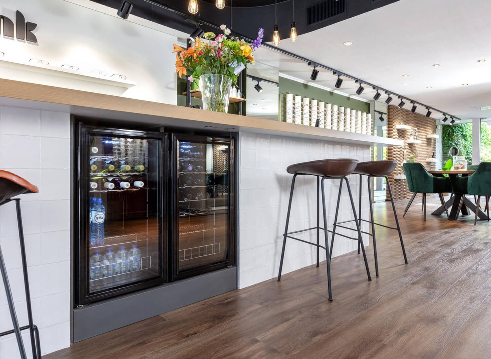 Zakelijk interieurontwerp optiek gelink in Hengelo - Foto 4