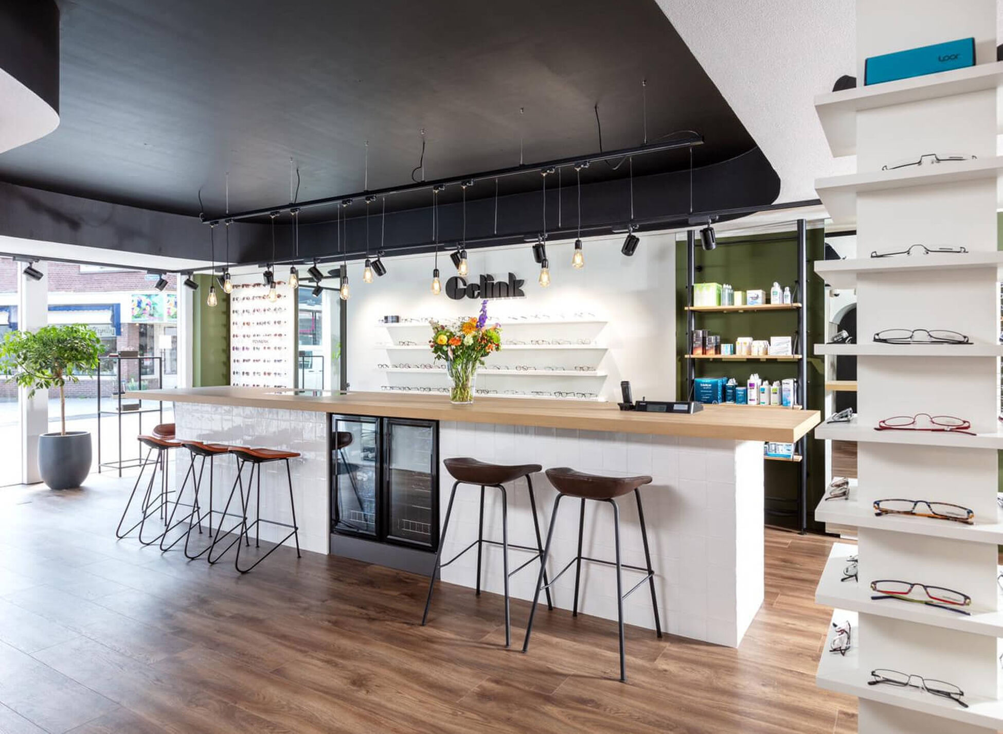 Zakelijk interieurontwerp optiek gelink in Hengelo - Foto 2