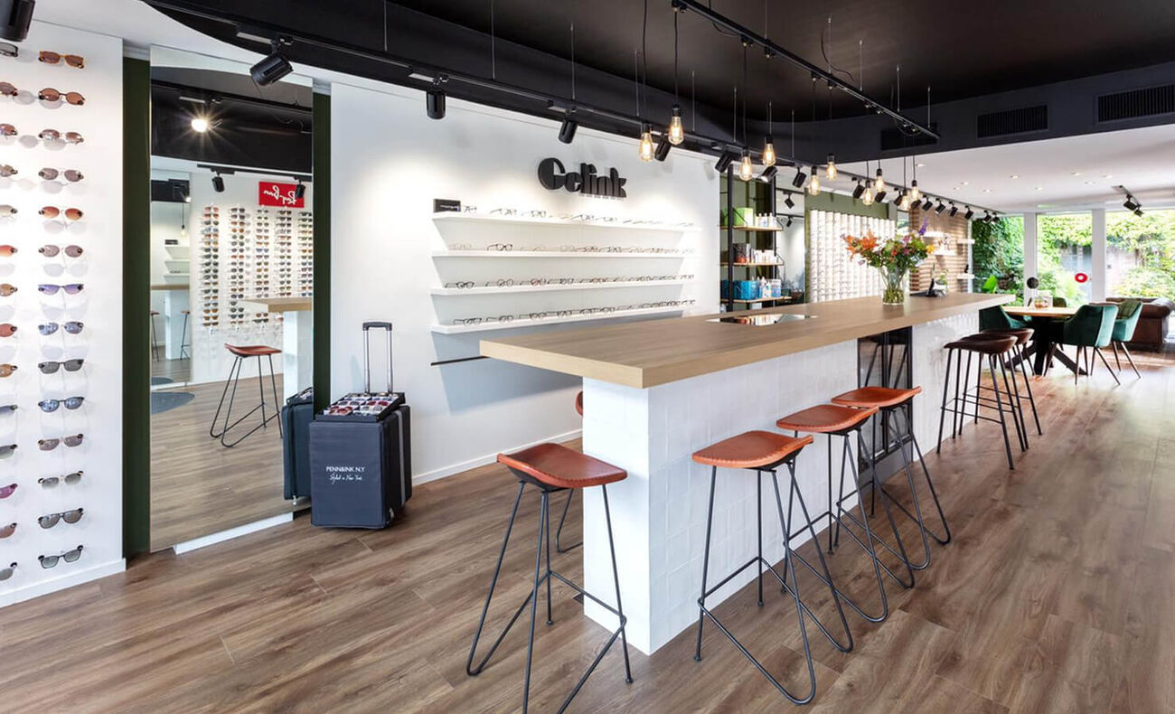 Zakelijk interieurontwerp optiek gelink in Hengelo - Voor en na 2